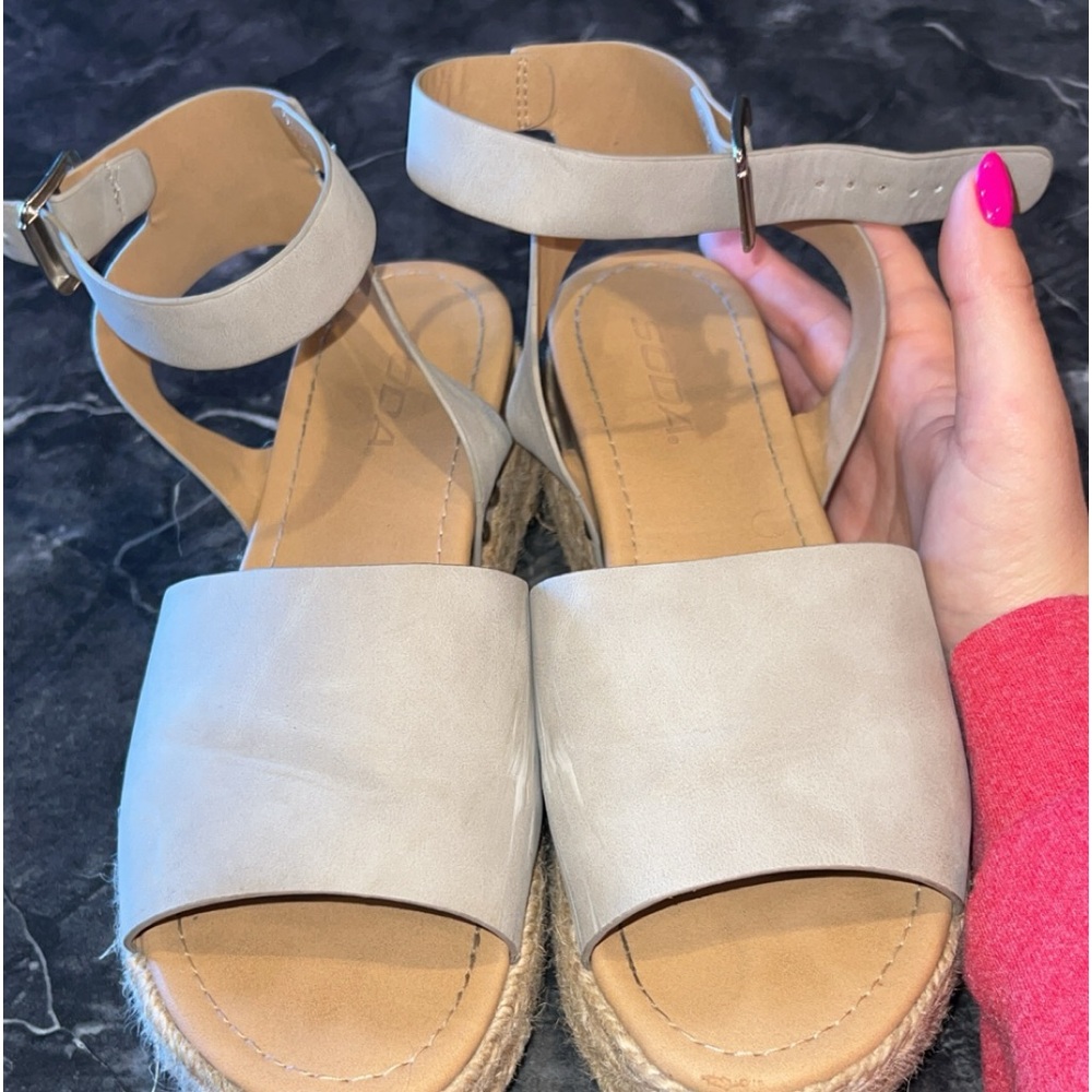Grey wedges